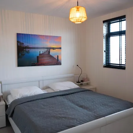 8 Persons Waterfront Villa Roelofarendsveen