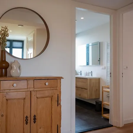 8 Persons Waterfront Villa *