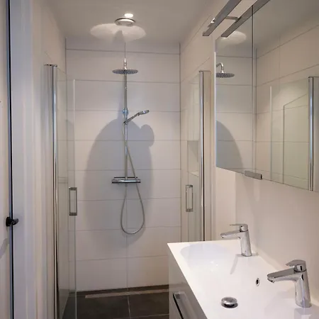 8 Persons Waterfront Roelofarendsveen