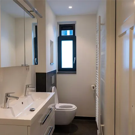 8 Persons Waterfront *