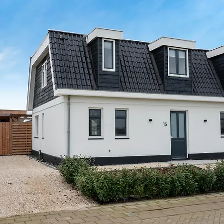 8 Persons Waterfront Roelofarendsveen