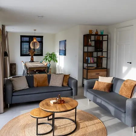 Villa 8 Persons Waterfront Roelofarendsveen