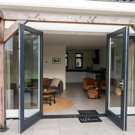 8 Persons Waterfront Roelofarendsveen