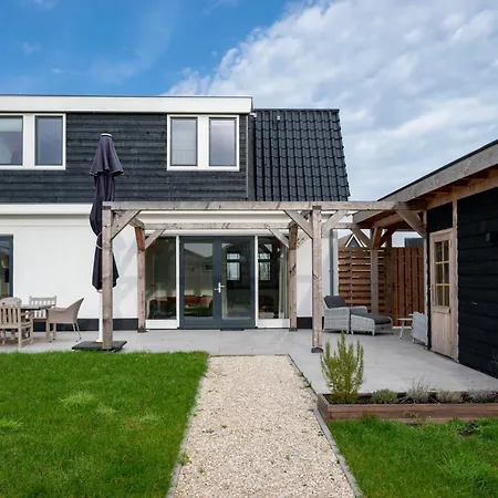 8 Persons Waterfront Villa *