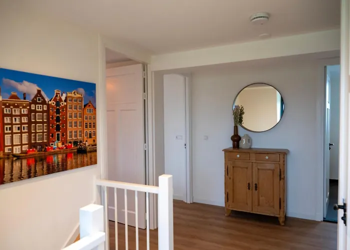 8 Persons Waterfront Tulpenacker * Roelofarendsveen