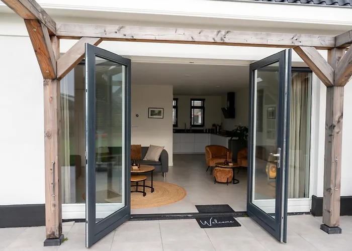 8 Persons Waterfront Tulpenacker Roelofarendsveen