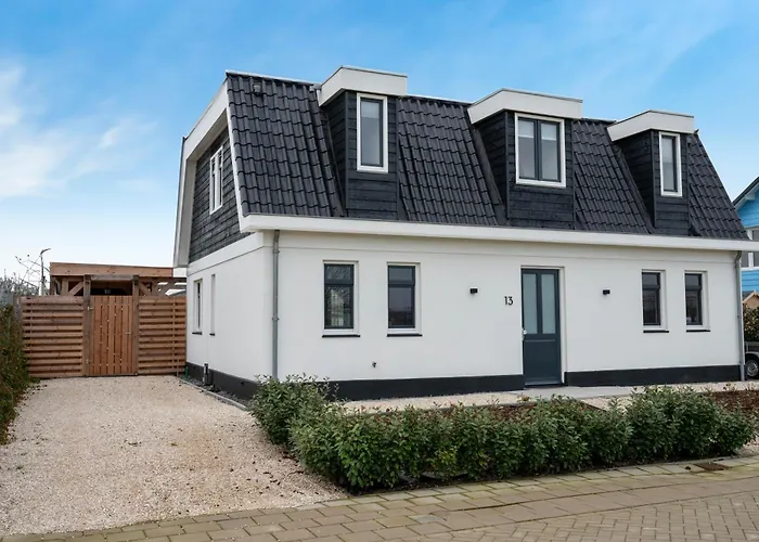 8 Persons Waterfront Tulpenacker Roelofarendsveen